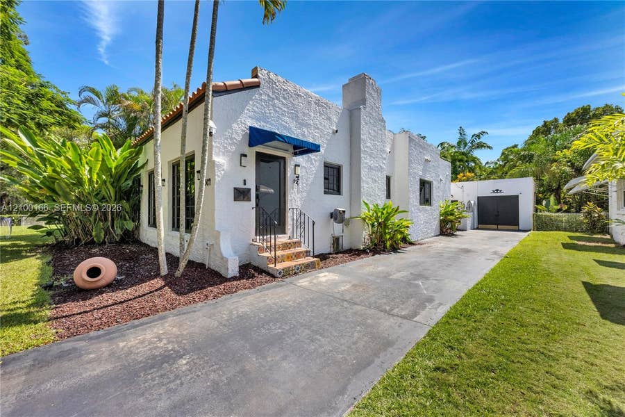 Property photo for 504 Majorca Avenue, Coral Gables, FL