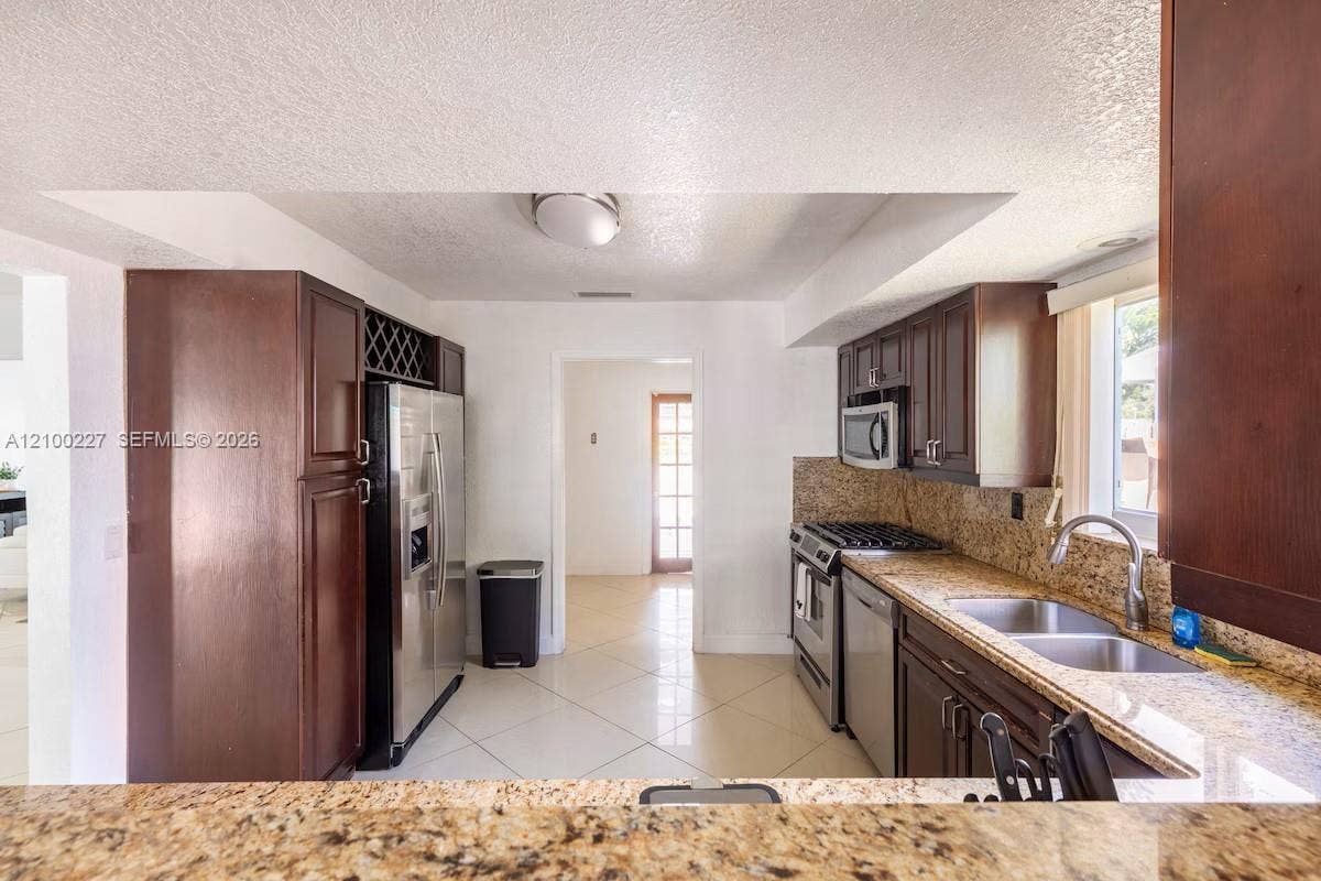 10911 Taft Street, Pembroke Pines, FL 33026 Photo 10