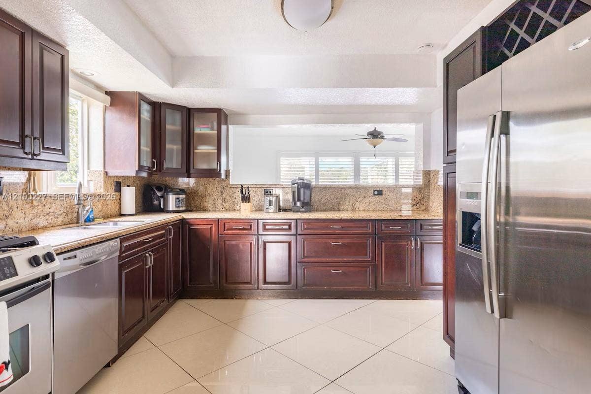 10911 Taft Street, Pembroke Pines, FL 33026 Photo 11