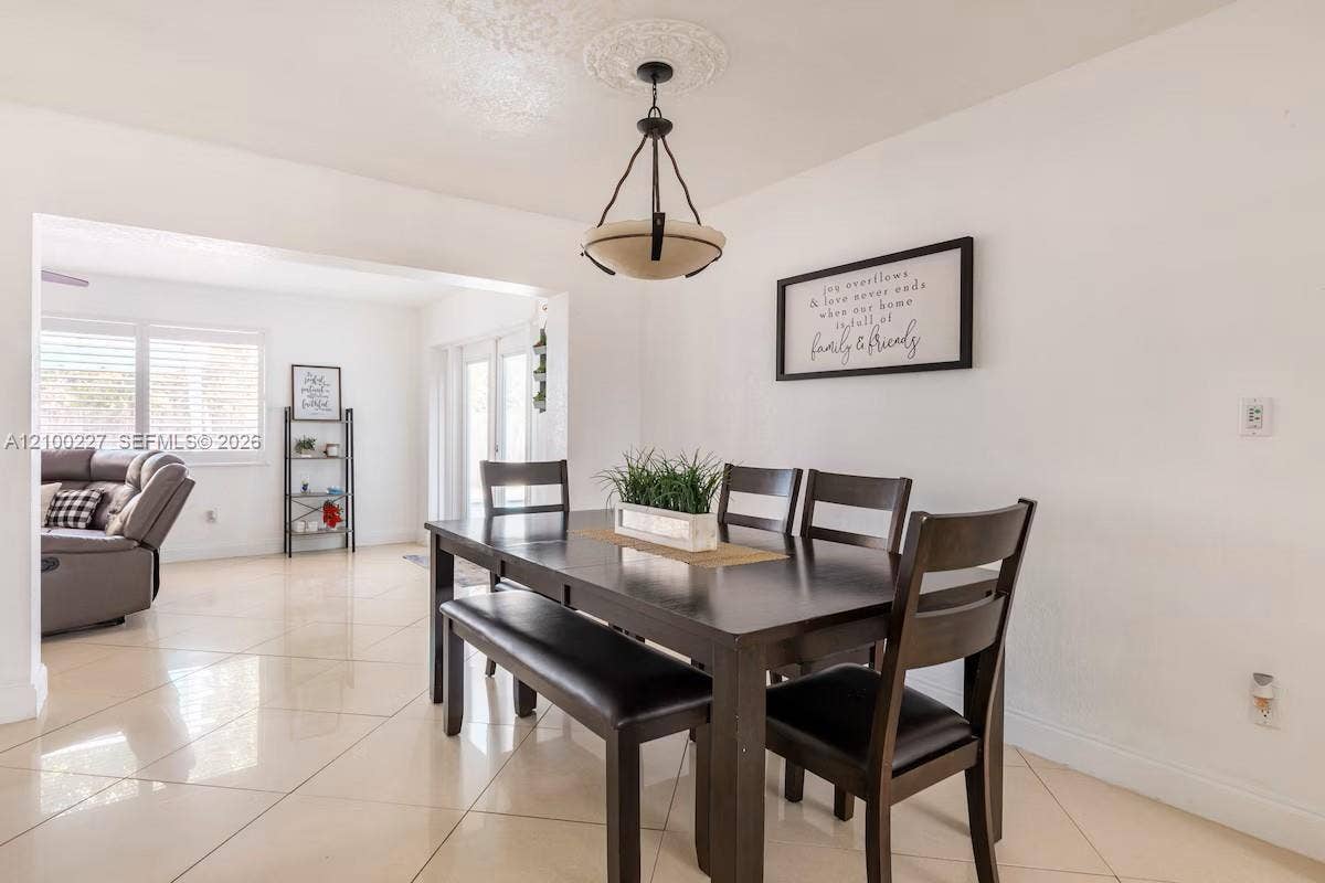 10911 Taft Street, Pembroke Pines, FL 33026 Photo 8