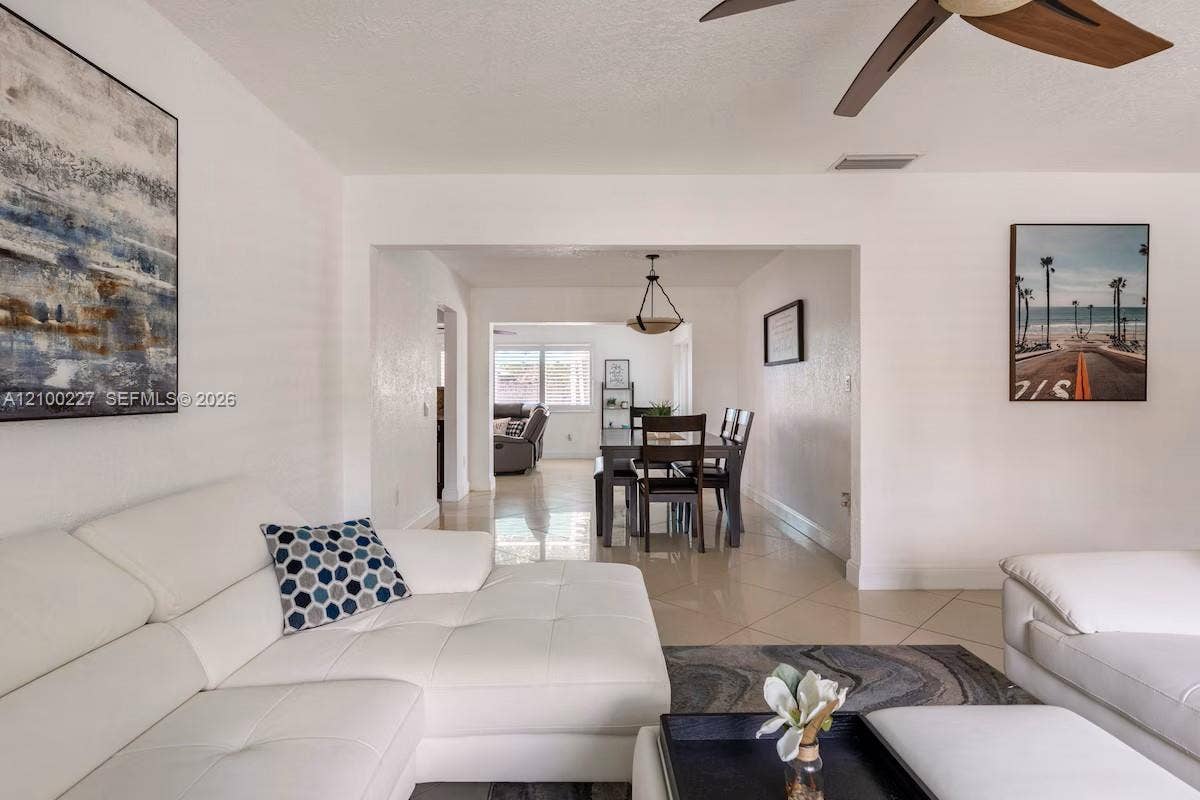 10911 Taft Street, Pembroke Pines, FL 33026 Photo 5