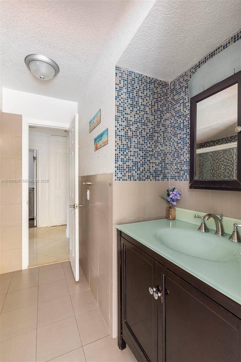 10911 Taft Street, Pembroke Pines, FL 33026 Photo 18