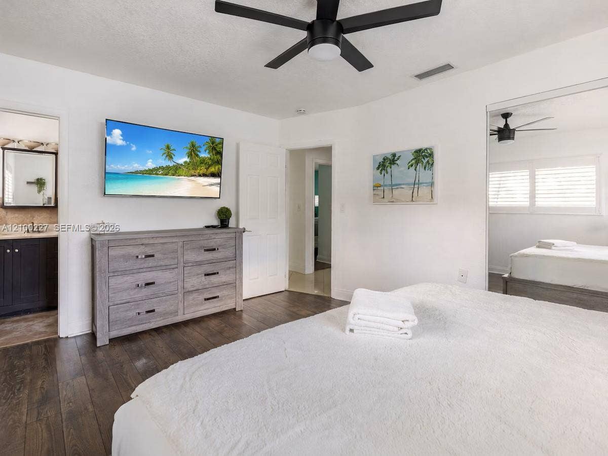10911 Taft Street, Pembroke Pines, FL 33026 Photo 14