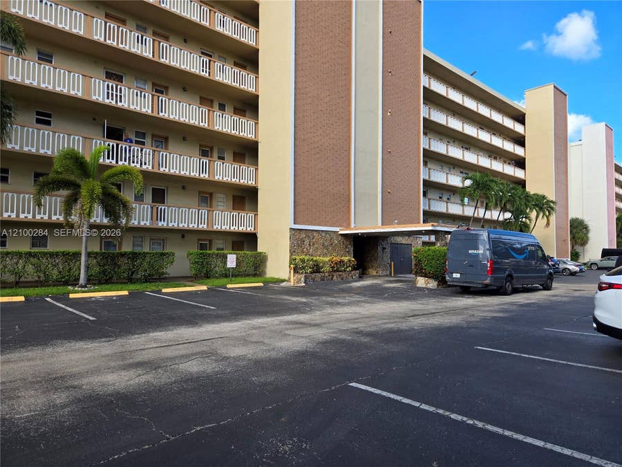 Property photo for 900 NE 12th Avenue, #608, Hallandale Beach, FL