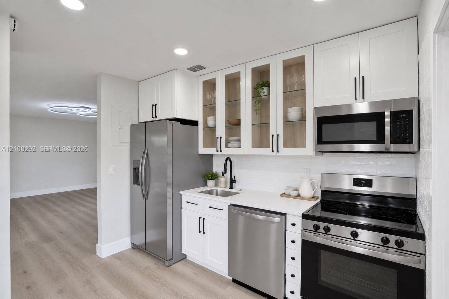 Just renovated lichen with all new appliances.