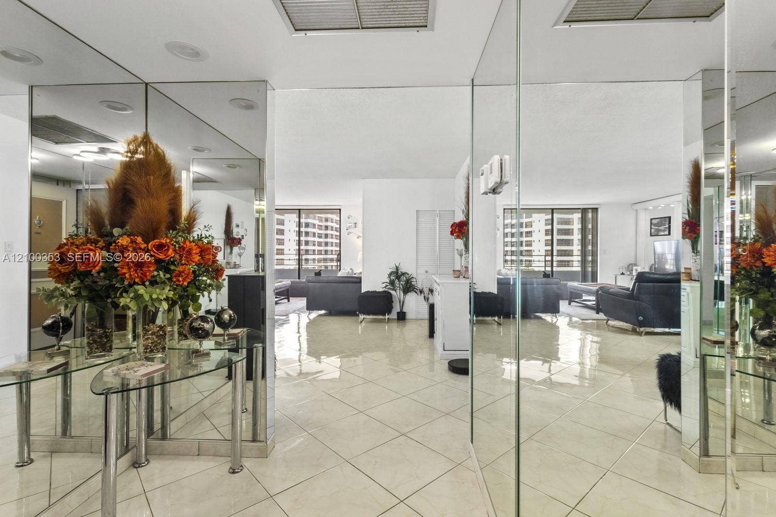 600 Three Islands Boulevard, #612, Hallandale Beach, FL 33009 Entry foyer