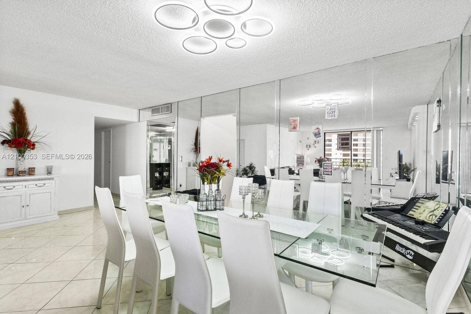 600 Three Islands Boulevard, #612, Hallandale Beach, FL 33009 Dining area