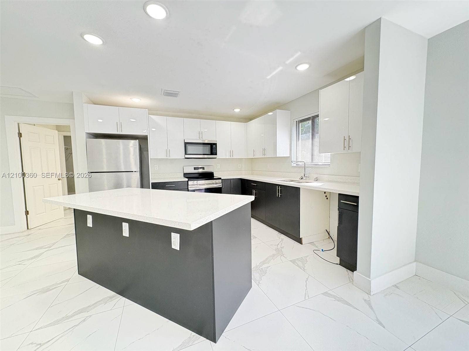 2518 NW 9th Place, Fort Lauderdale, Fort Lauderdale, FL 33311 Photo 4