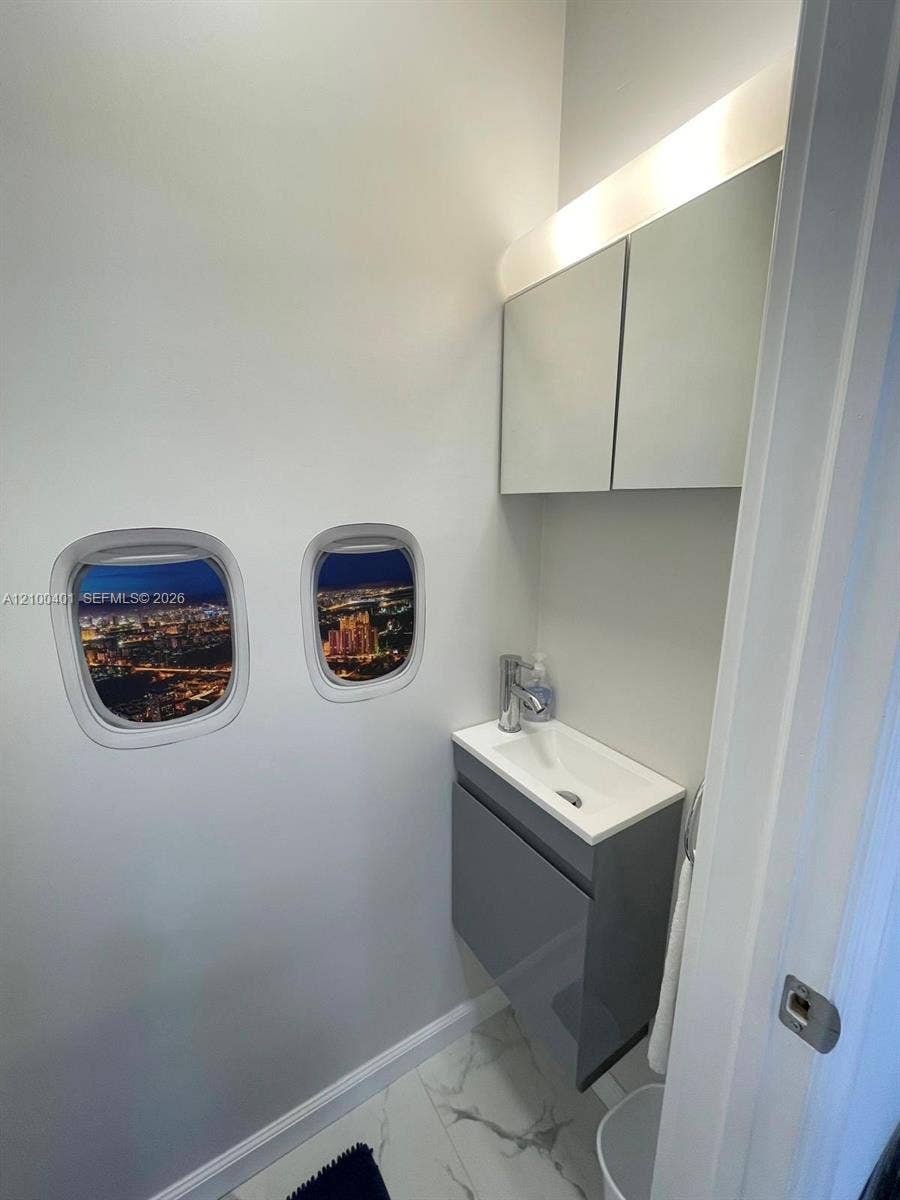 9065 Thunderbird Drive, Coral Springs, FL 33065 1/2 Bathroom