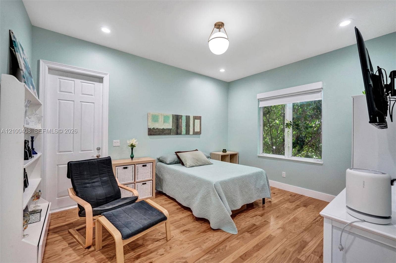 1950 Blue Water Terrace S, Lauderdale By The Sea, FL 33308 Mother-in-law quarters with its own entrance .