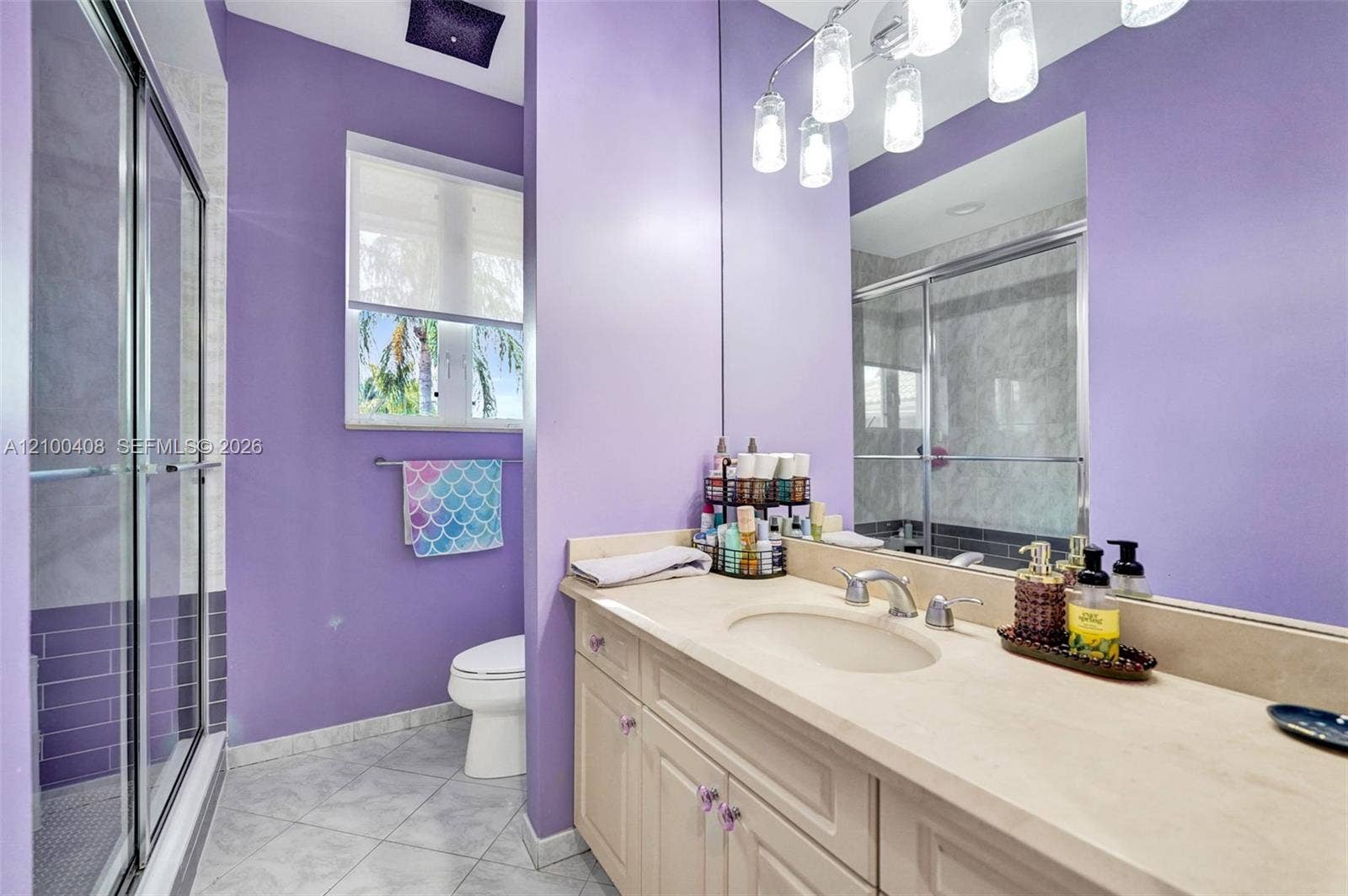 1950 Blue Water Terrace S, Lauderdale By The Sea, FL 33308 Upstairs guest bath shared by 2 bedrooms