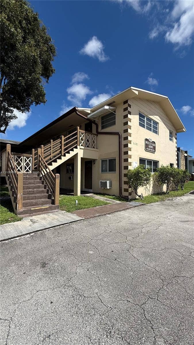 Property photo for 5401 Hollywood Boulevard, #15, Hollywood, FL