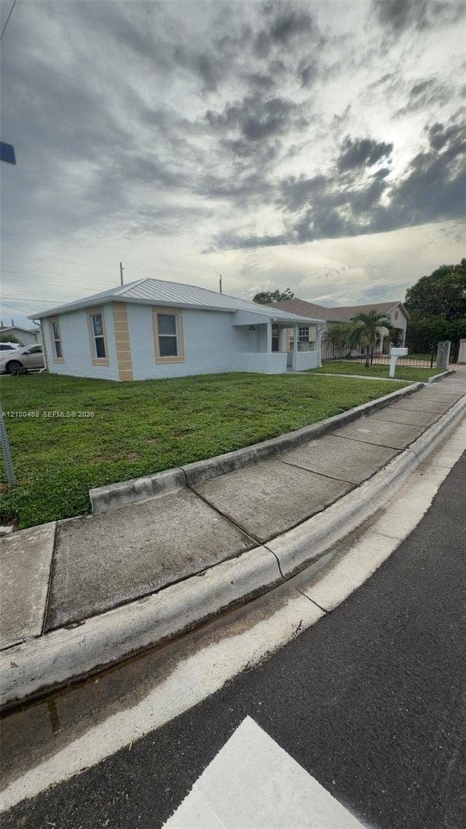 801 W 4th Street, West Palm Beach, West Palm Beach, FL 33401 Photo 2