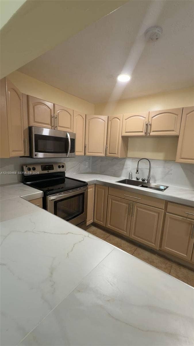 801 W 4th Street, West Palm Beach, West Palm Beach, FL 33401 Photo 5