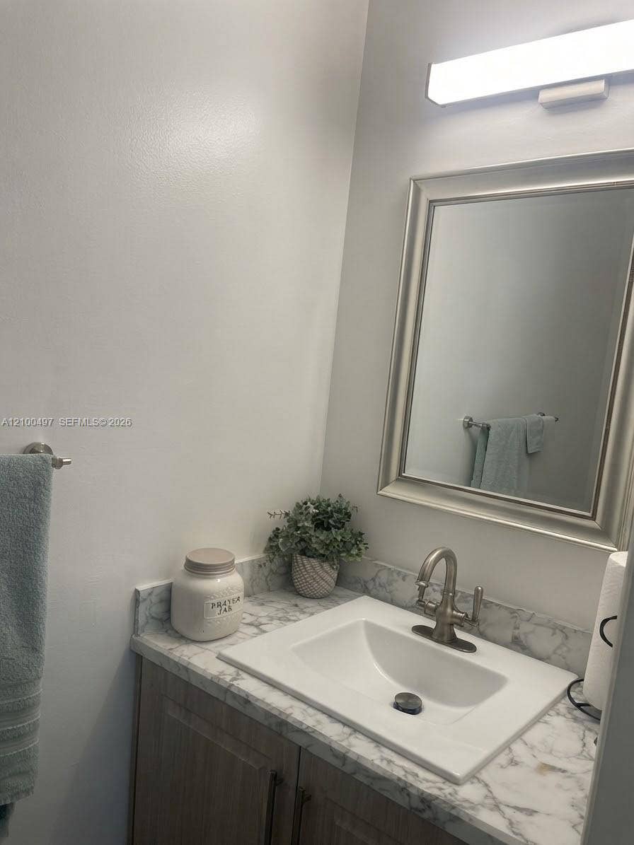 1/2 guest bathroom