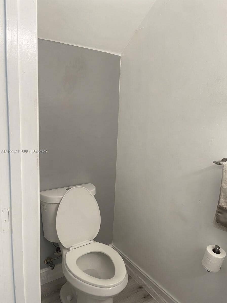 1/2 guest bathroom