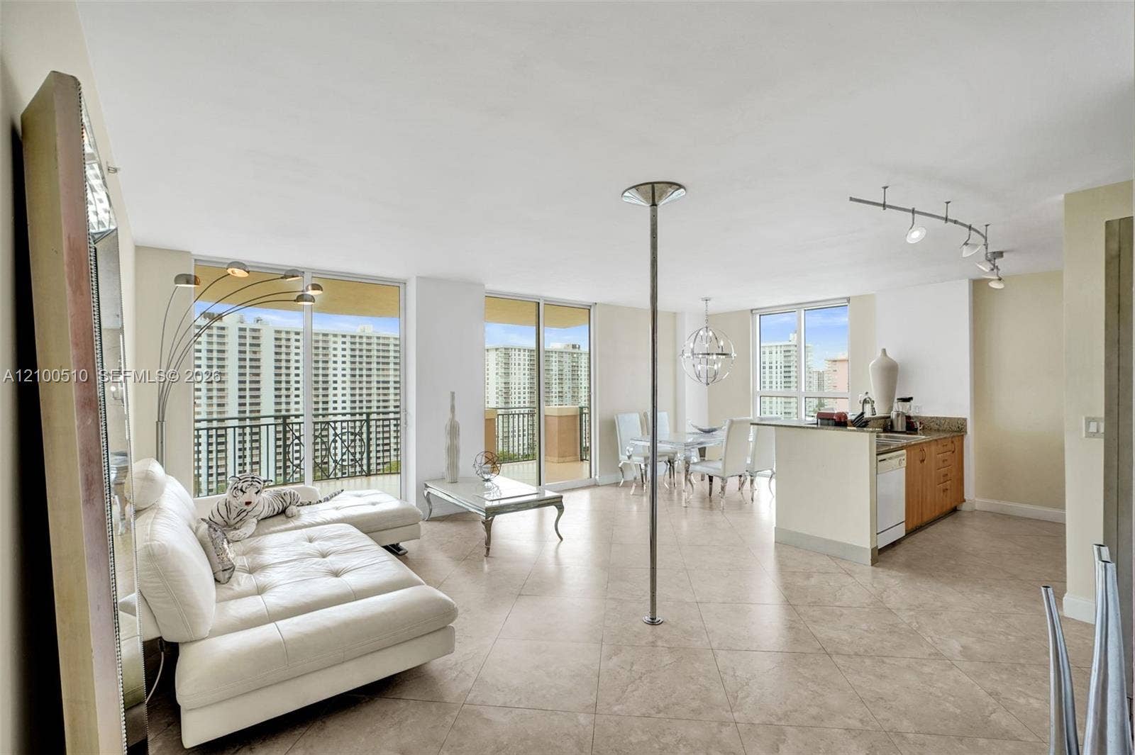 17555 Atlantic Boulevard, #UPH2, Sunny Isles Beach, Sunny Isles Beach, FL 33160 Photo 2