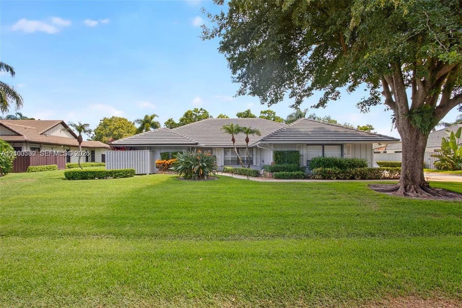 Property photo for 15 W Balfour Road W, Palm Beach Gardens, FL
