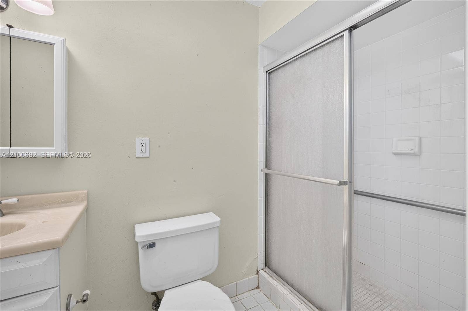 8402 SW 102nd Court, Miami, FL 33173 Main bathroom *