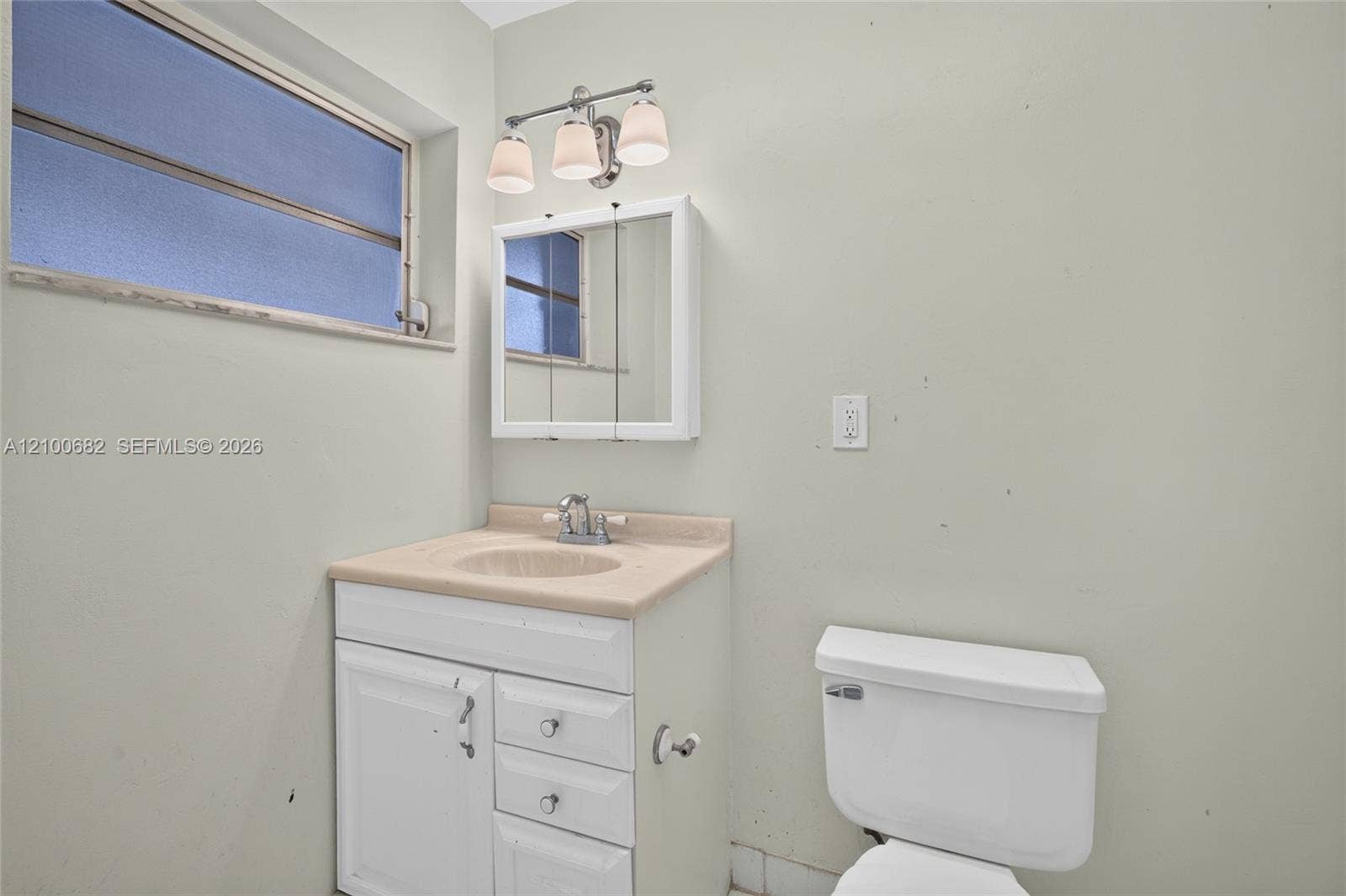 8402 SW 102nd Court, Miami, FL 33173 Another view of main bathroom*