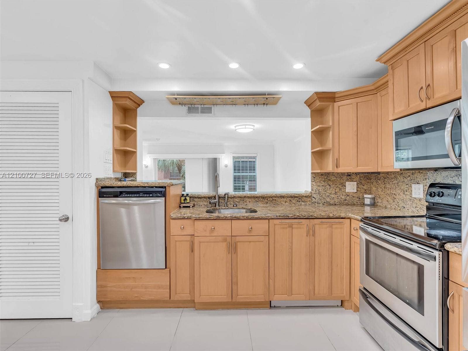 620 Tennis Club Drive, #301, Fort Lauderdale, FL 33311 Photo 12