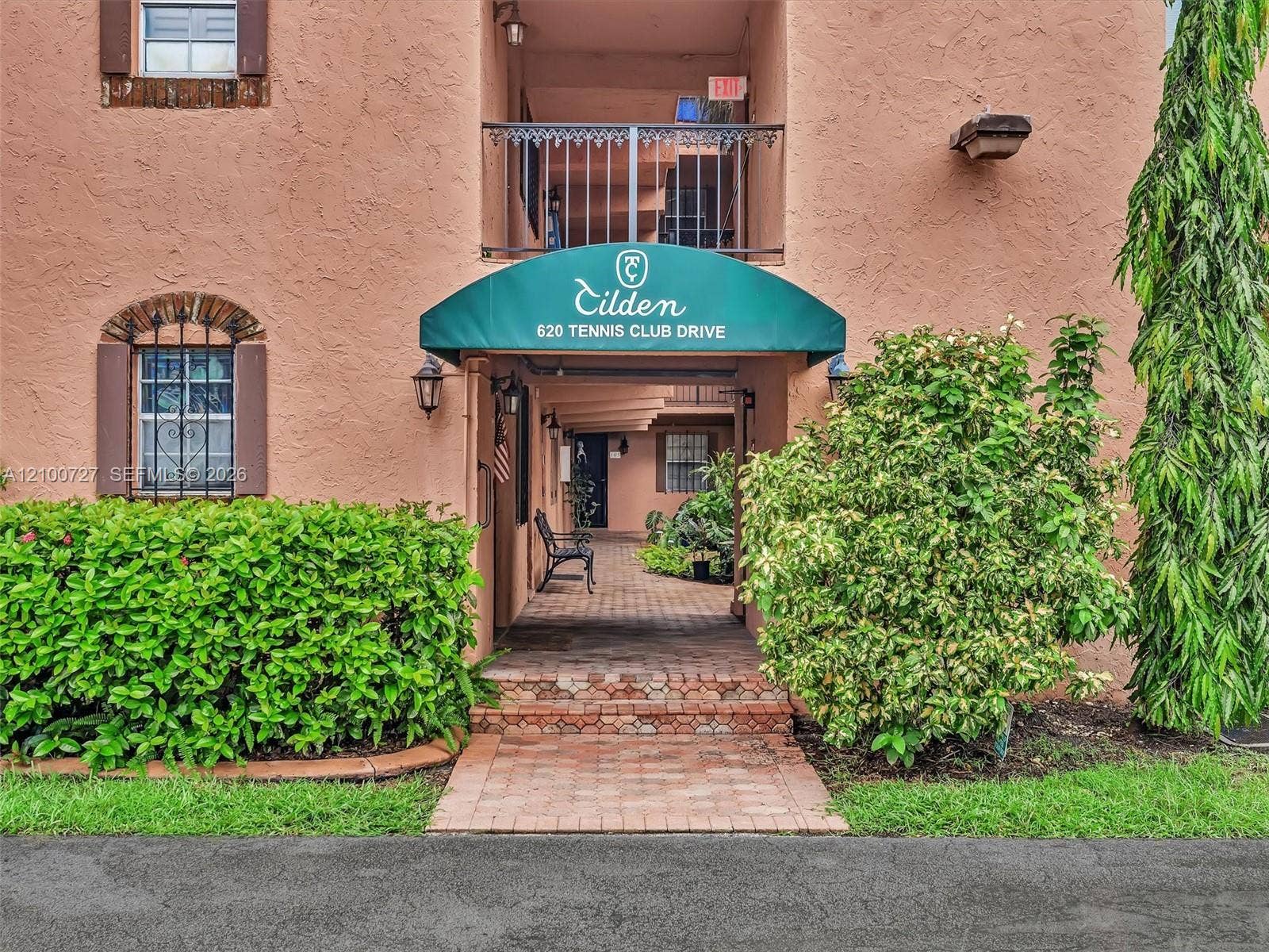 620 Tennis Club Drive, #301, Fort Lauderdale, FL 33311 Photo 2