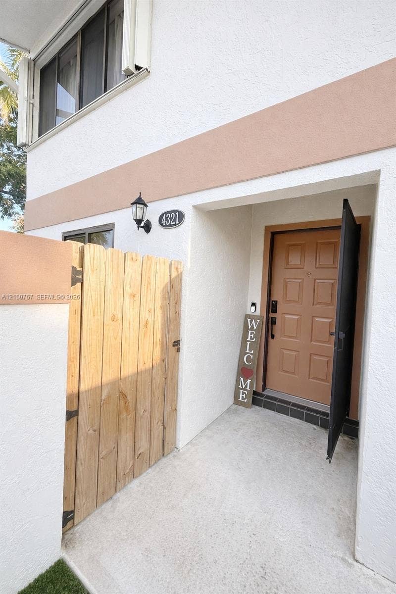 4321 SW 70th Terrace, Davie, FL 33314 Photo 1