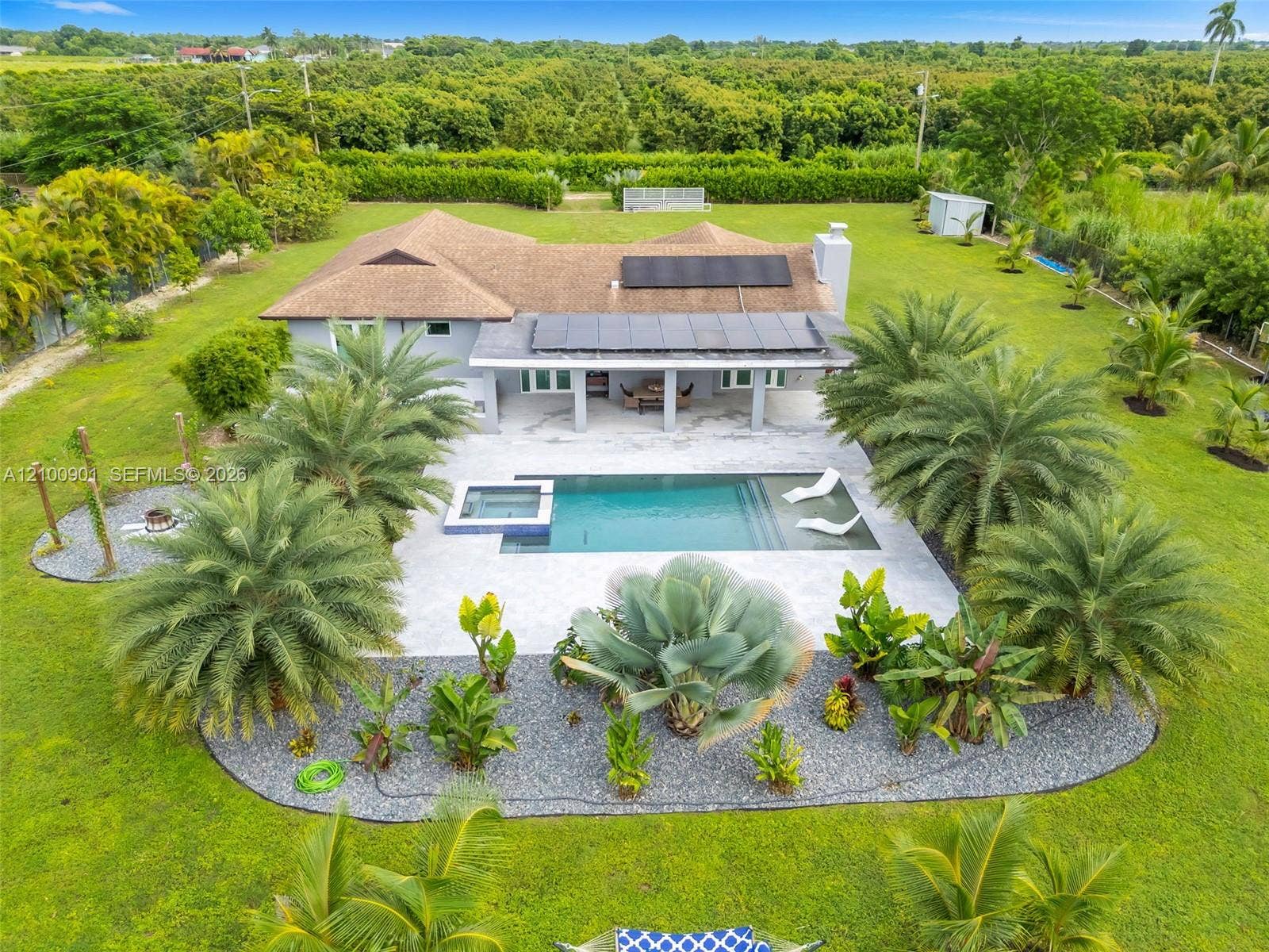 1.15 ACRE COUNTRY FARMHOUSE.......IN SOUTH DADE EFFECTIVE YEAR BUILT 2018....OUTBUILDING,POOL/SPA, PATIO BUILT AND PERMITTED IN 2022 THE OUTBUILDING WAS DESIGNED AS STABLES SEE PHOTOS,, SO MANY OPTIONS..