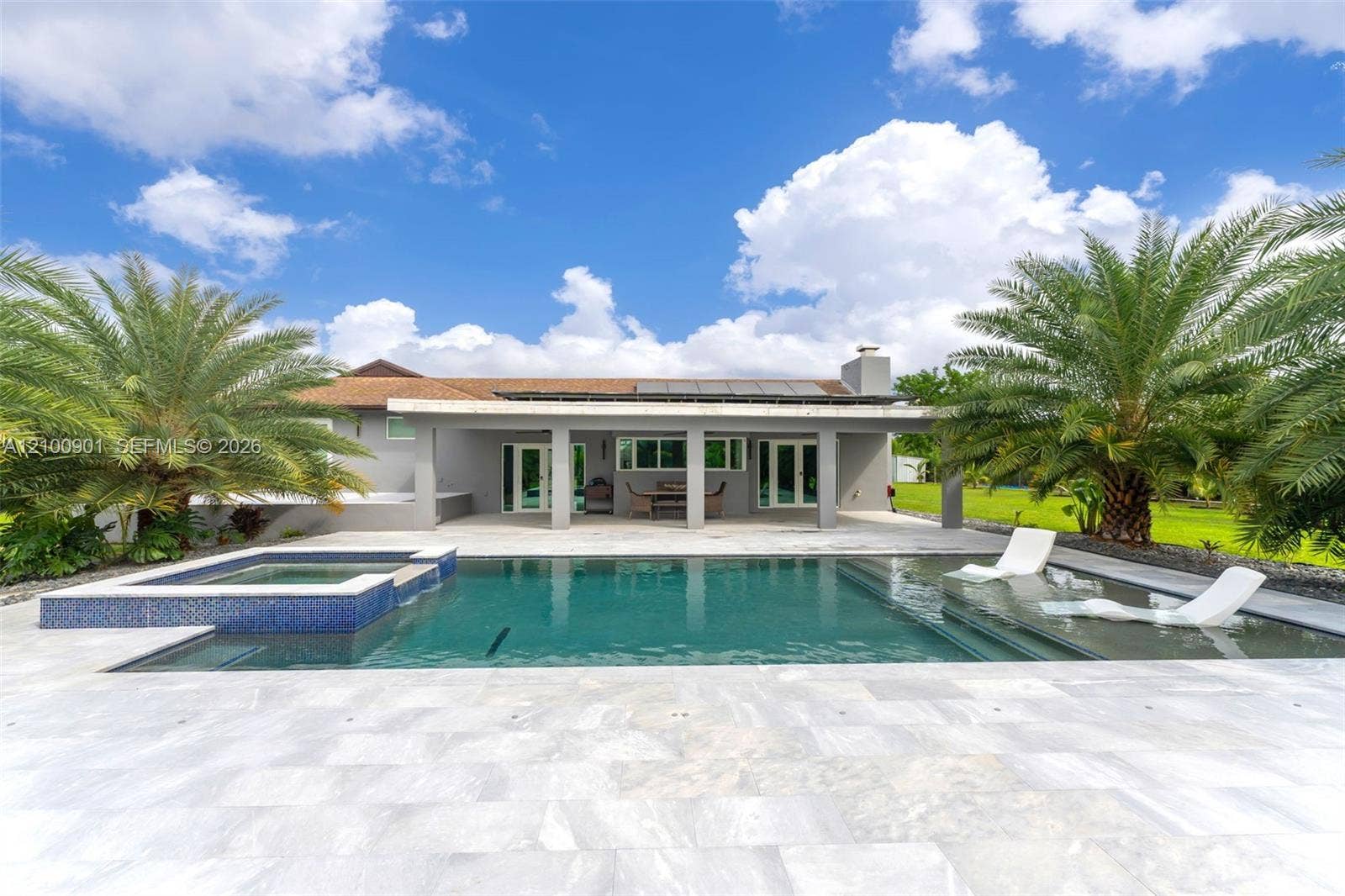 CUSTOM POOL/SPA