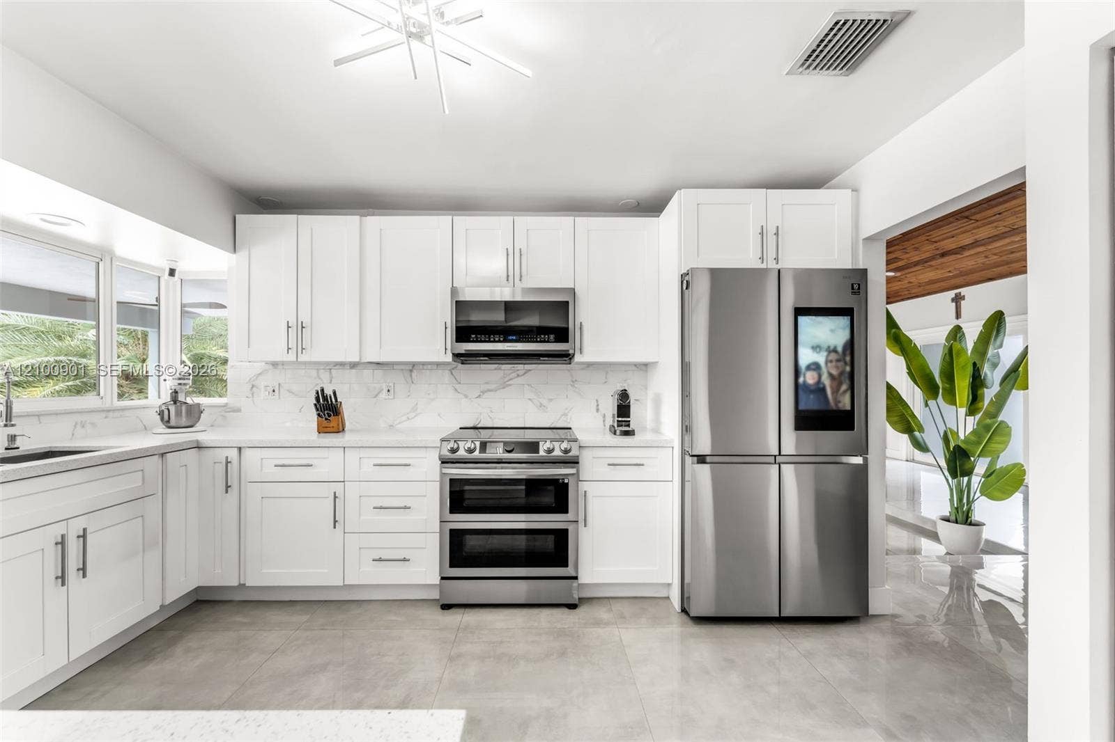 SMART APPLIANCES TO INCLUDE REFRIGERATOR DID I FORGET SOMETHING OPEN UP APP AND LOOK INSIDE, ALSO DBL OVEN FORGOT TO TURN ON OR OFF.. NO PROBLEM.