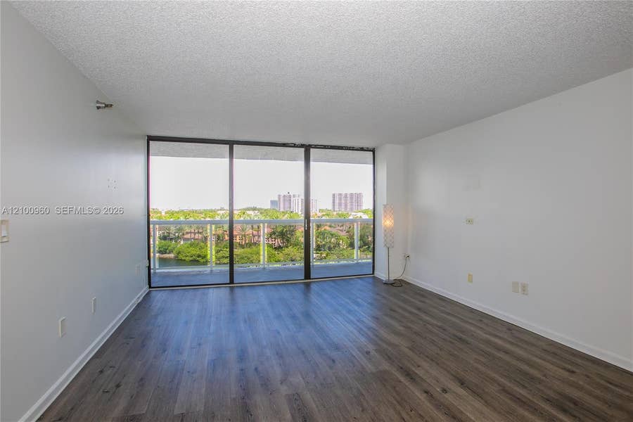 Property photo for 20505 E Country Club Drive, #731, Aventura, FL