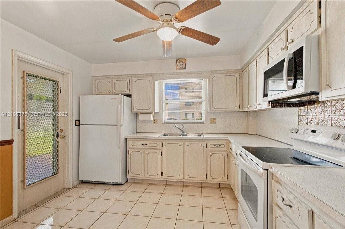 500 S Luna Court, #3, Hollywood, FL 33021 Photo 9