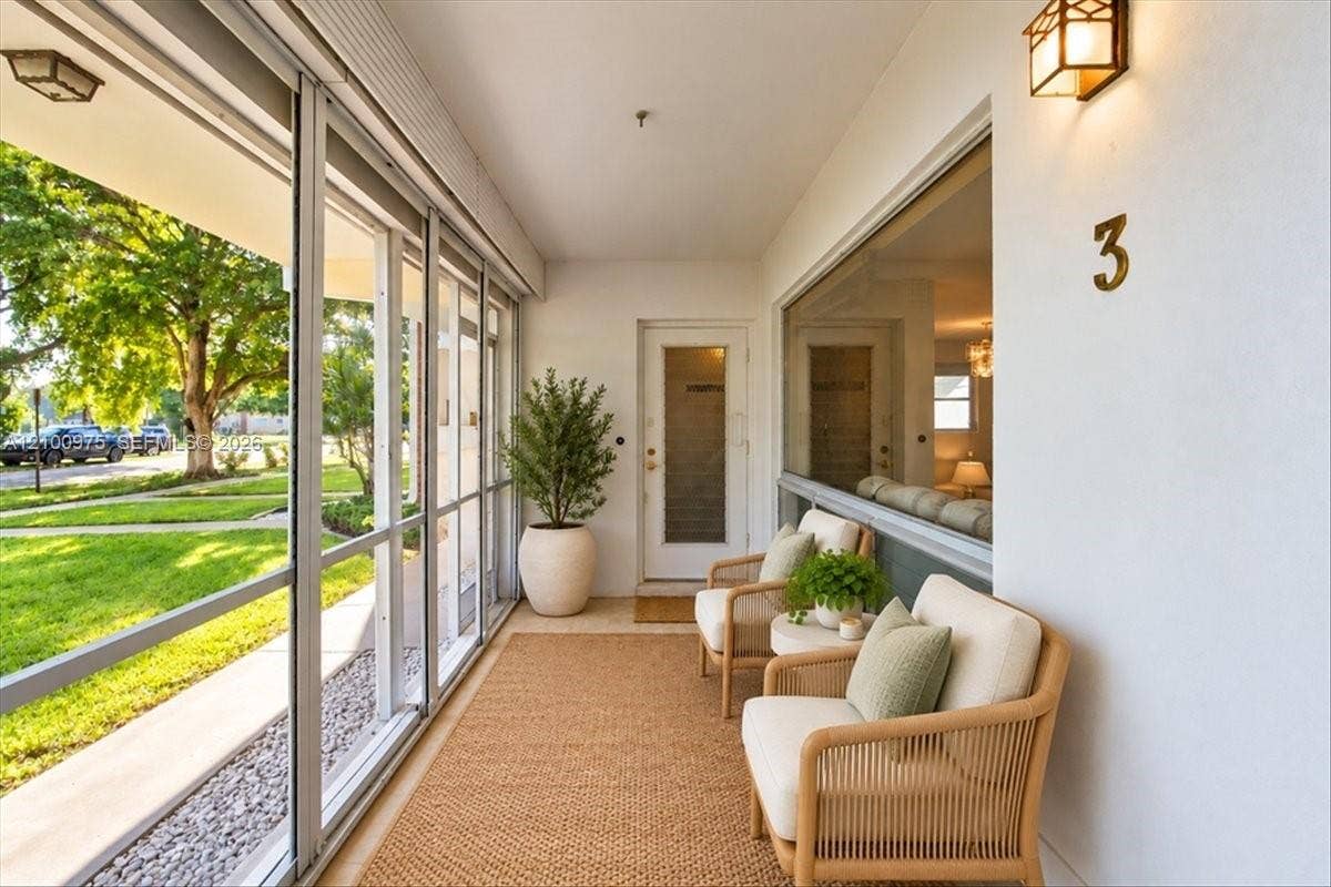 500 S Luna Court, #3, Hollywood, FL 33021 Virtually Staged