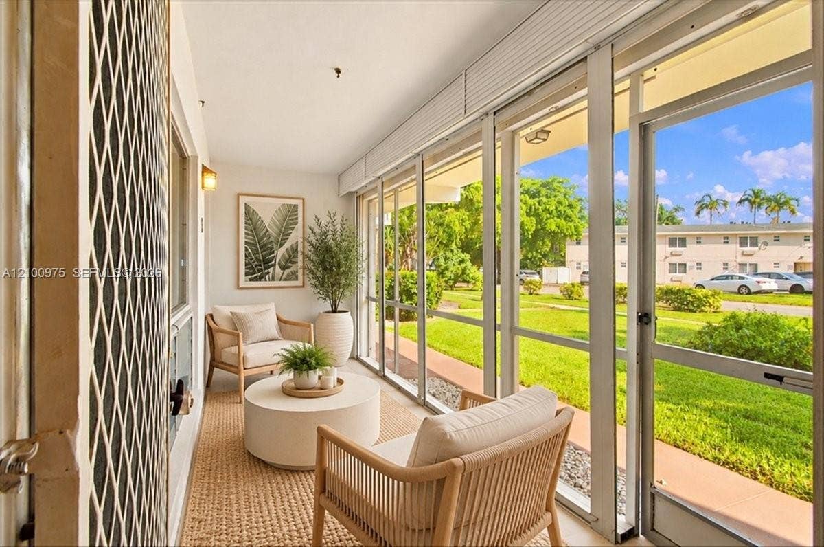 500 S Luna Court, #3, Hollywood, FL 33021 Virtually Staged