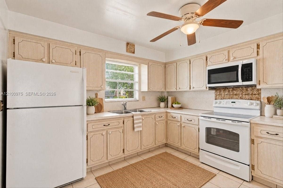 500 S Luna Court, #3, Hollywood, FL 33021 Virtually Staged