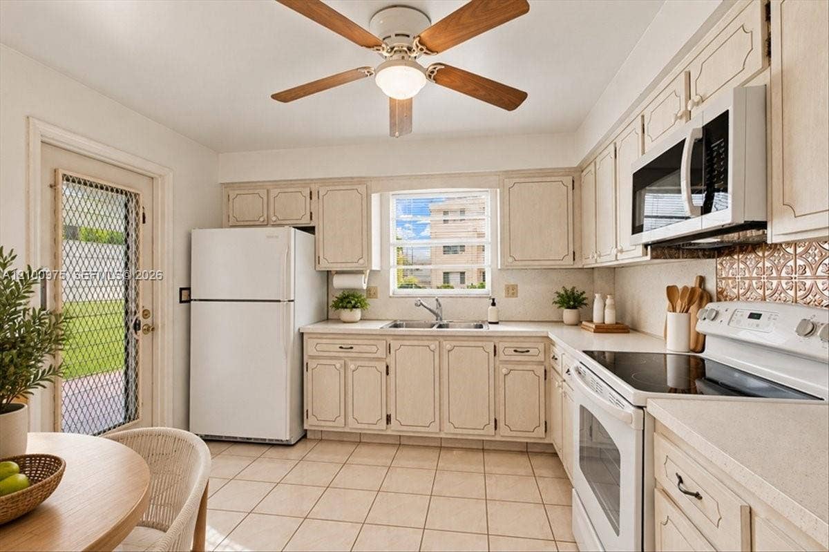 500 S Luna Court, #3, Hollywood, FL 33021 Virtually Staged