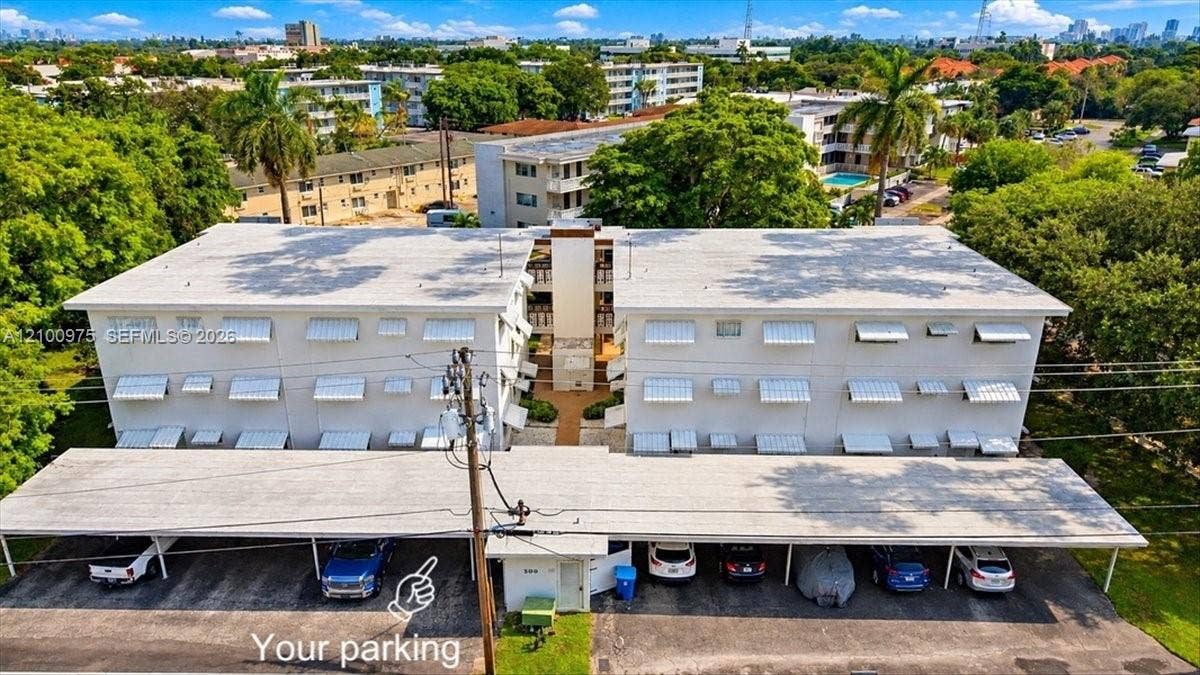 500 S Luna Court, #3, Hollywood, FL 33021 Covered Parking