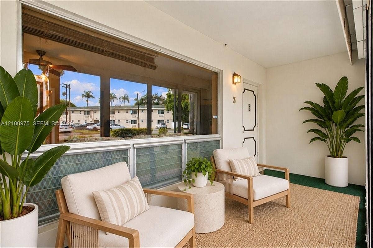 500 S Luna Court, #3, Hollywood, FL 33021 Virtually Staged