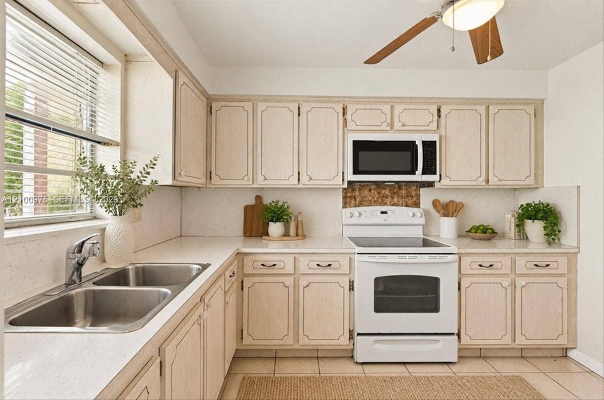 500 S Luna Court, #3, Hollywood, FL 33021 Virtually Staged