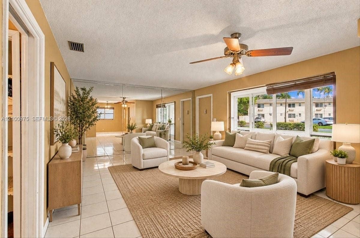 500 S Luna Court, #3, Hollywood, FL 33021 Virtually Staged