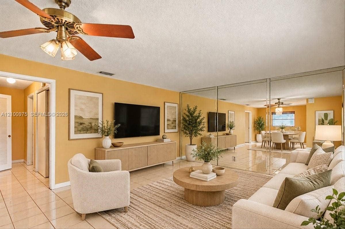 500 S Luna Court, #3, Hollywood, FL 33021 Virtually Staged