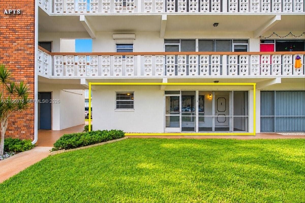 500 S Luna Court, #3, Hollywood, FL 33021 Unit on 1st Floor