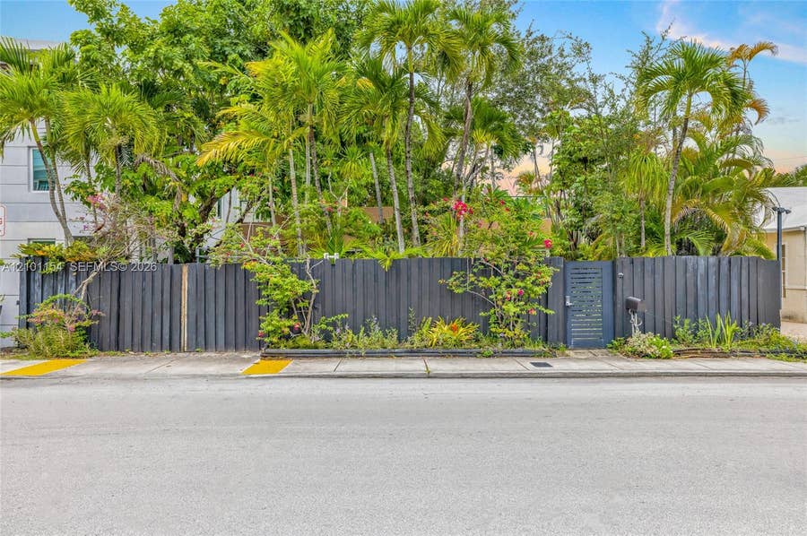 Property photo for 917 SE 2nd Court, Fort Lauderdale, FL