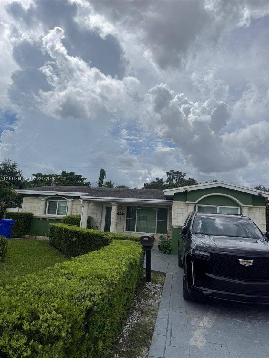 Property photo for Pembroke Pines, FL