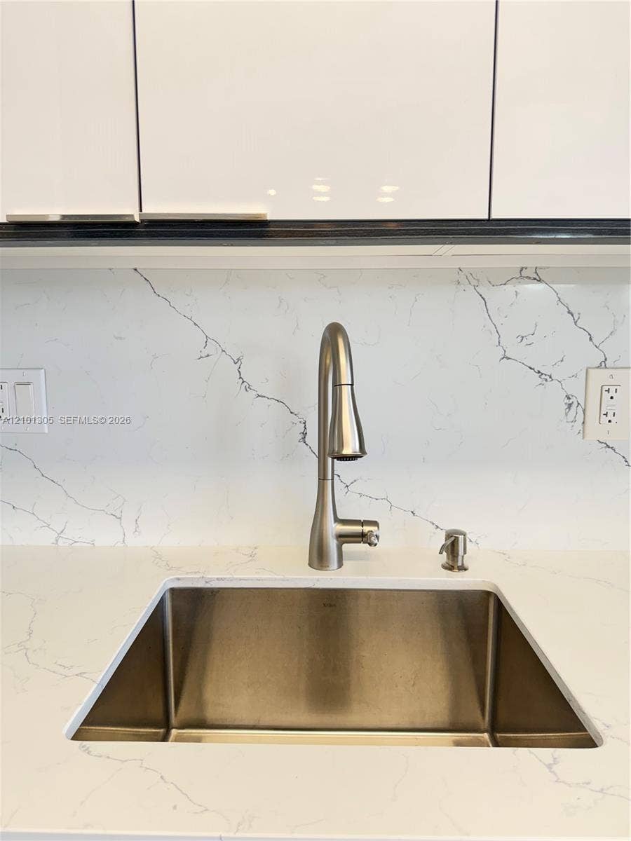 sink & faucet