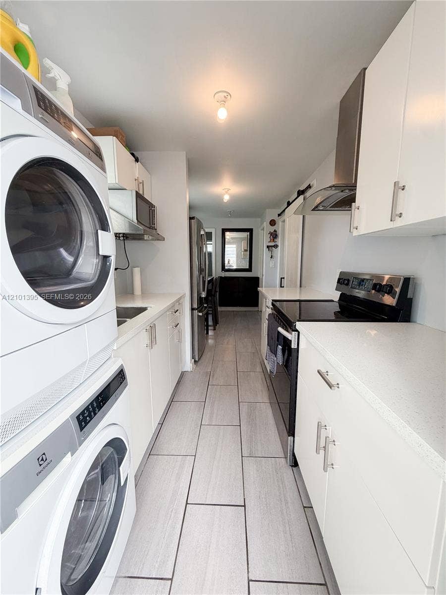 Fully Upgraded Kitchen with Quartz Countertops