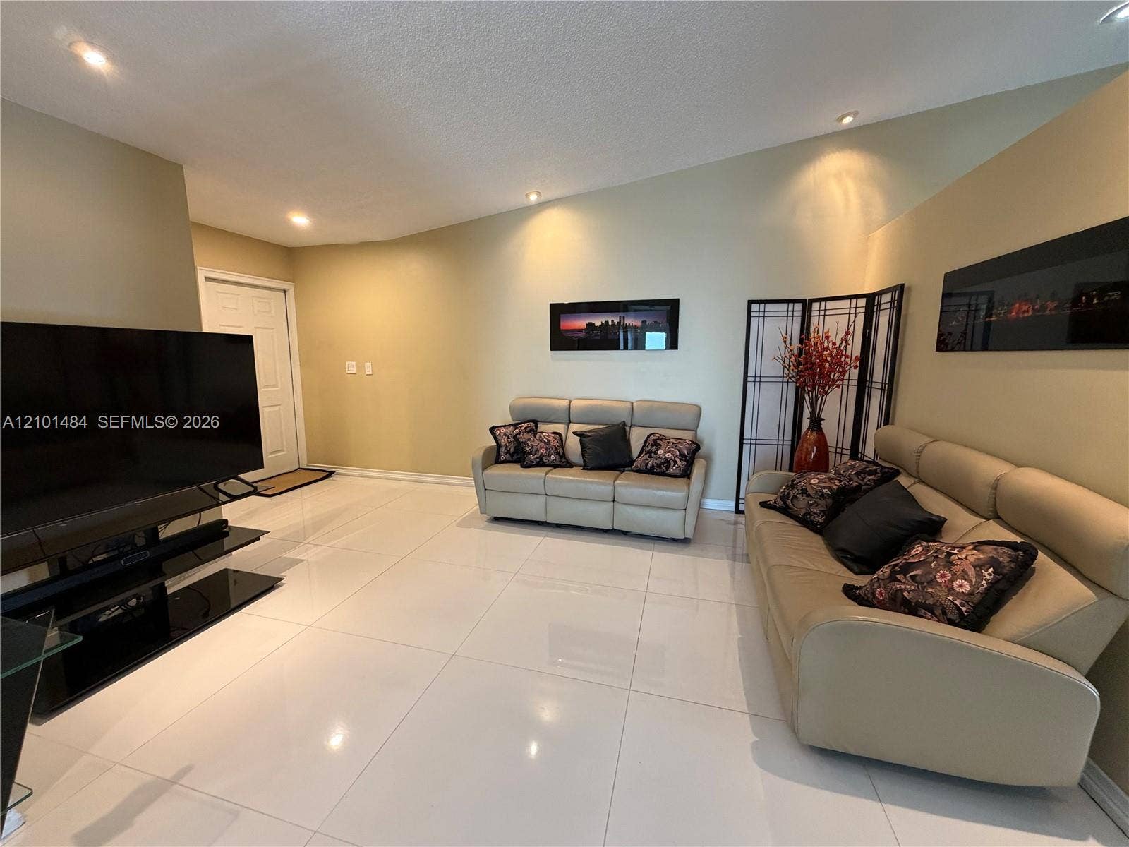 17819 NW 66th Ct Circle, Hialeah, FL 33015 Photo 3