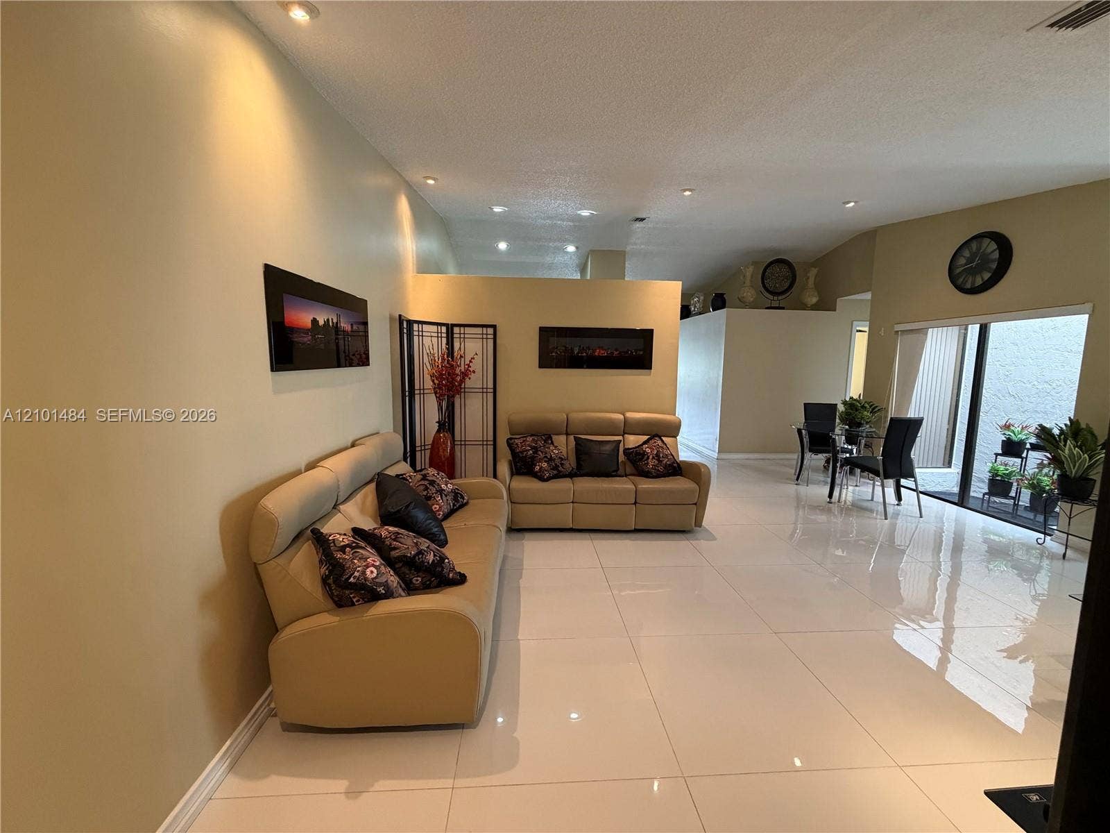 17819 NW 66th Ct Circle, Hialeah, FL 33015 Photo 2