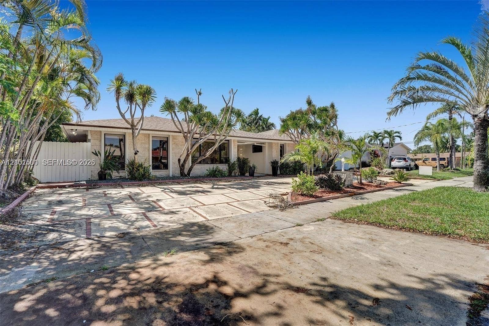2310 NE 195th Street, Miami, FL 33180 Photo 28