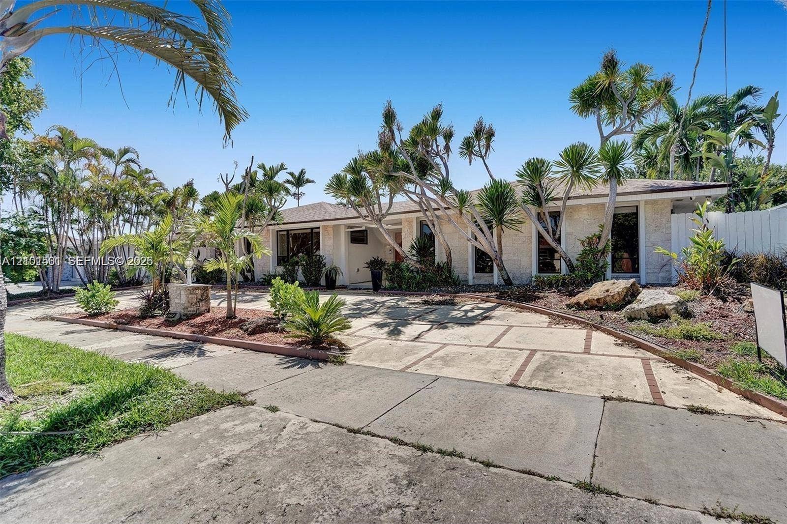 2310 NE 195th Street, Miami, FL 33180 Photo 27